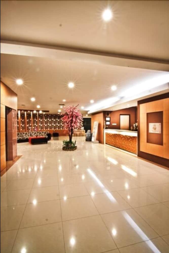 Parkside Mandarin Hotel Pekalongan Eksteriør billede